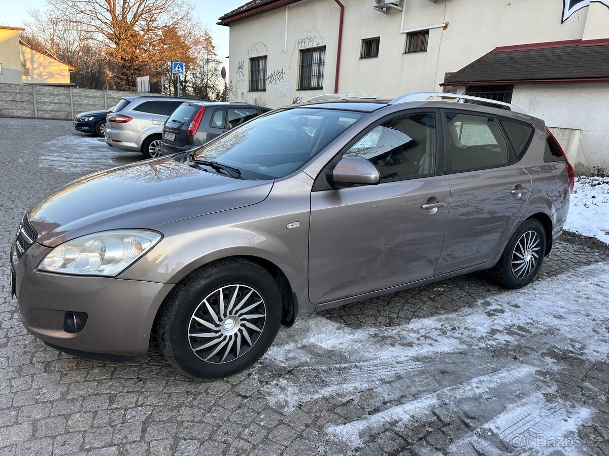KIA CEED 2008 2.0CRDI 103Kw STK 02/2026