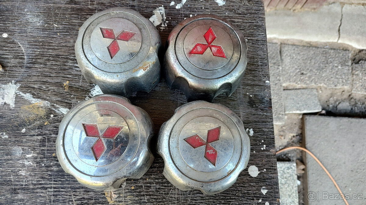 Krytky kol Mitsubishi Pajero