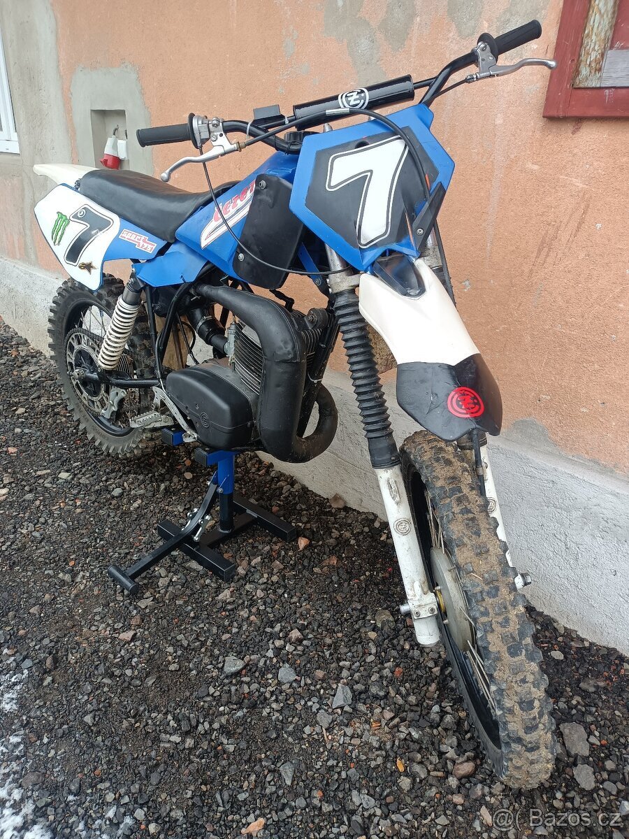 Prodám Čz 175 Cross Po kompletní go + stojan pod moto