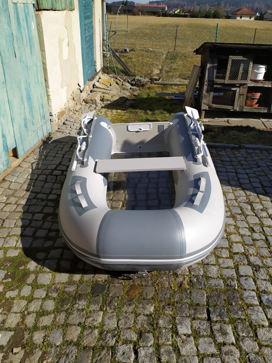 Nafukovací člun d 270