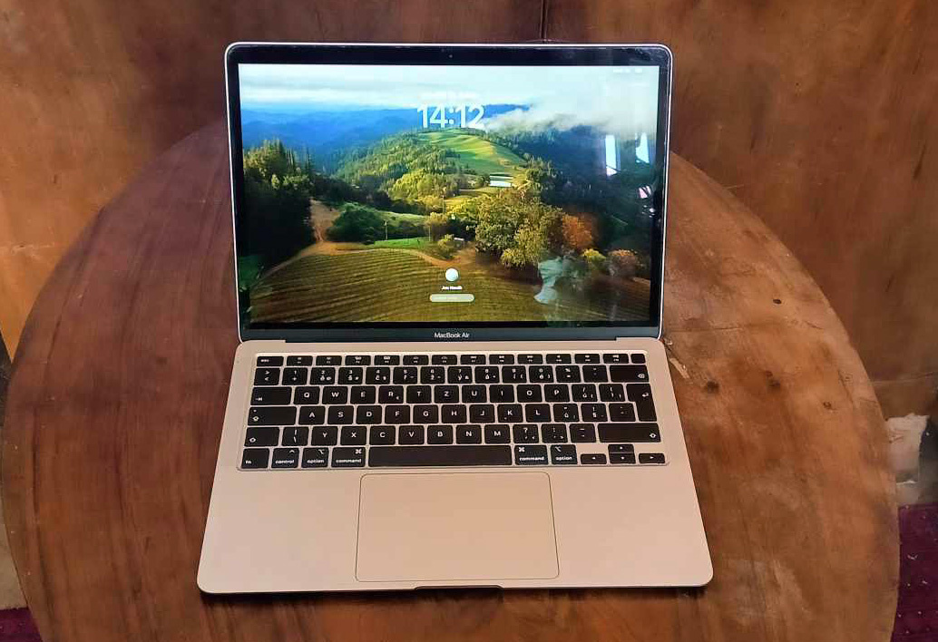 Macbook Air 2020 (13.3", Intel i5, 16GB RAM, 512GB SSD)