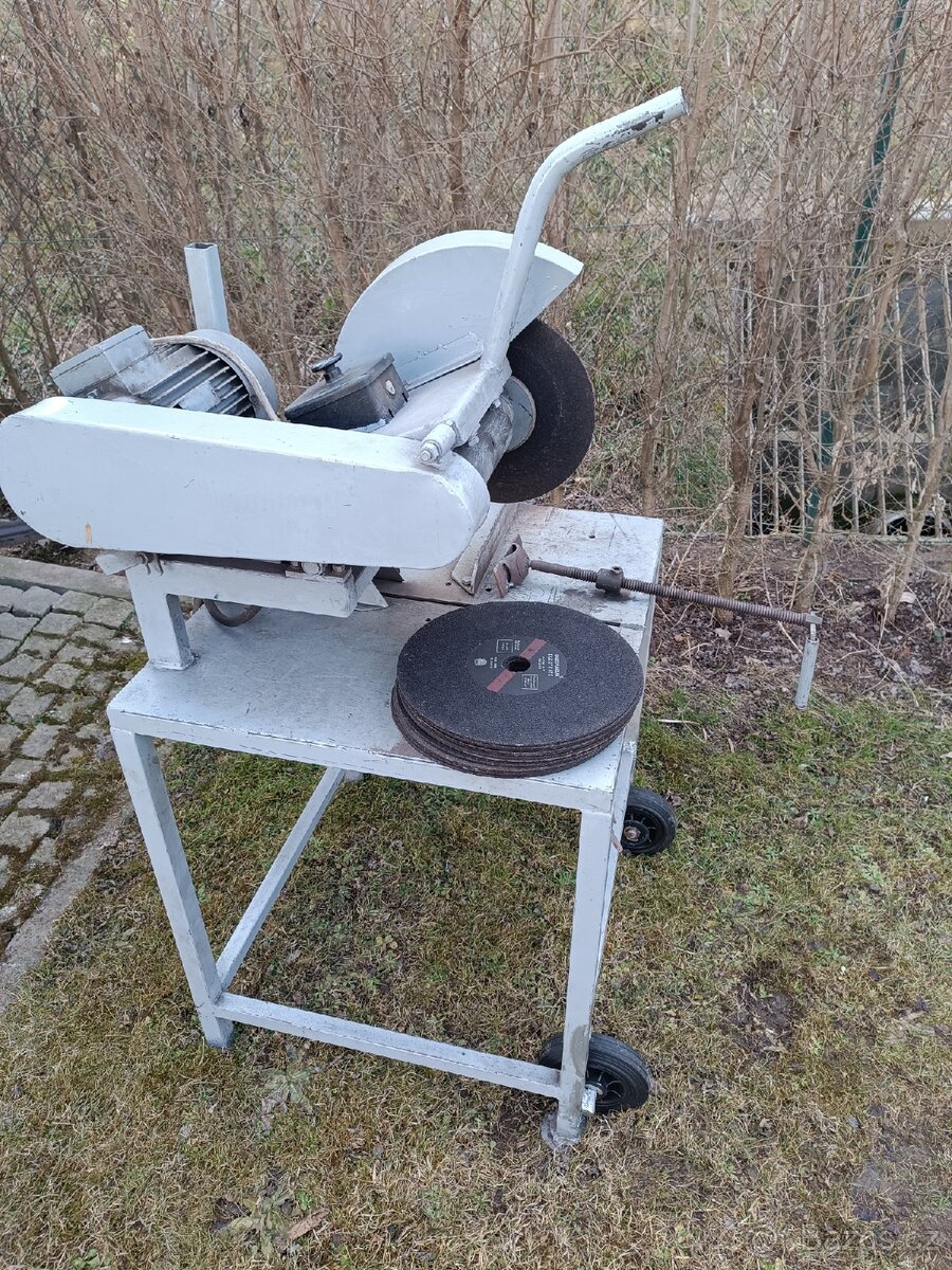 Rozbrušovací pila