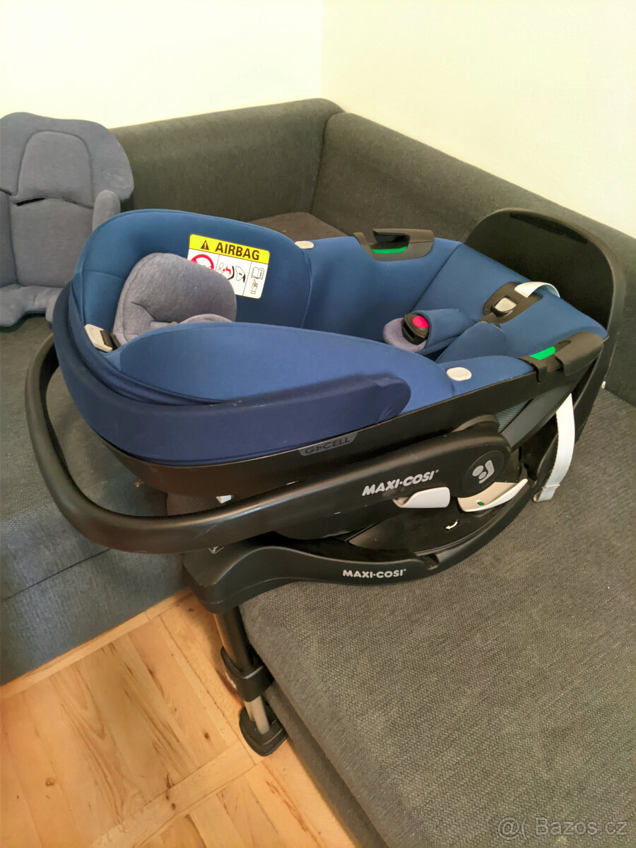 Maxi-Cosi Pebble 360 s otočnou základnou FamilyFix Pro