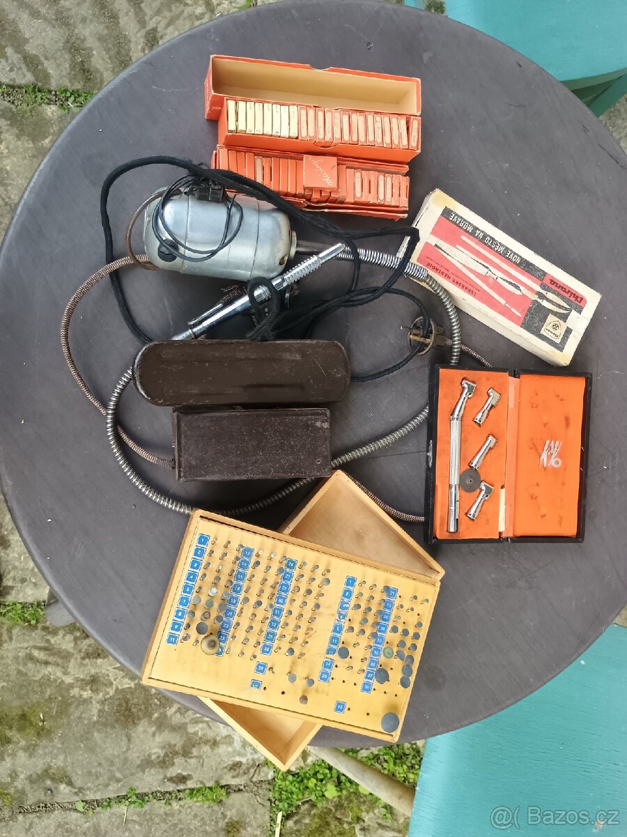 Zubní přenosná vrtačka retro atd.