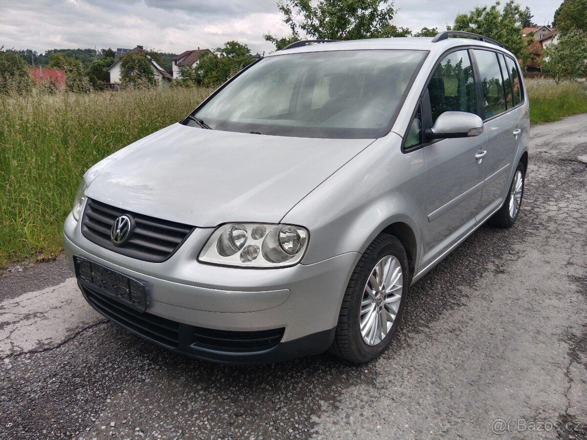 Volkswagen Touran 7 míst
