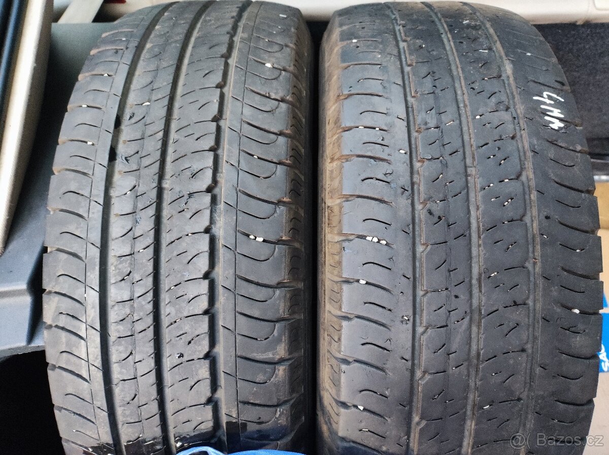 2x pneu Goodyear Efficient grip 215/65 16C