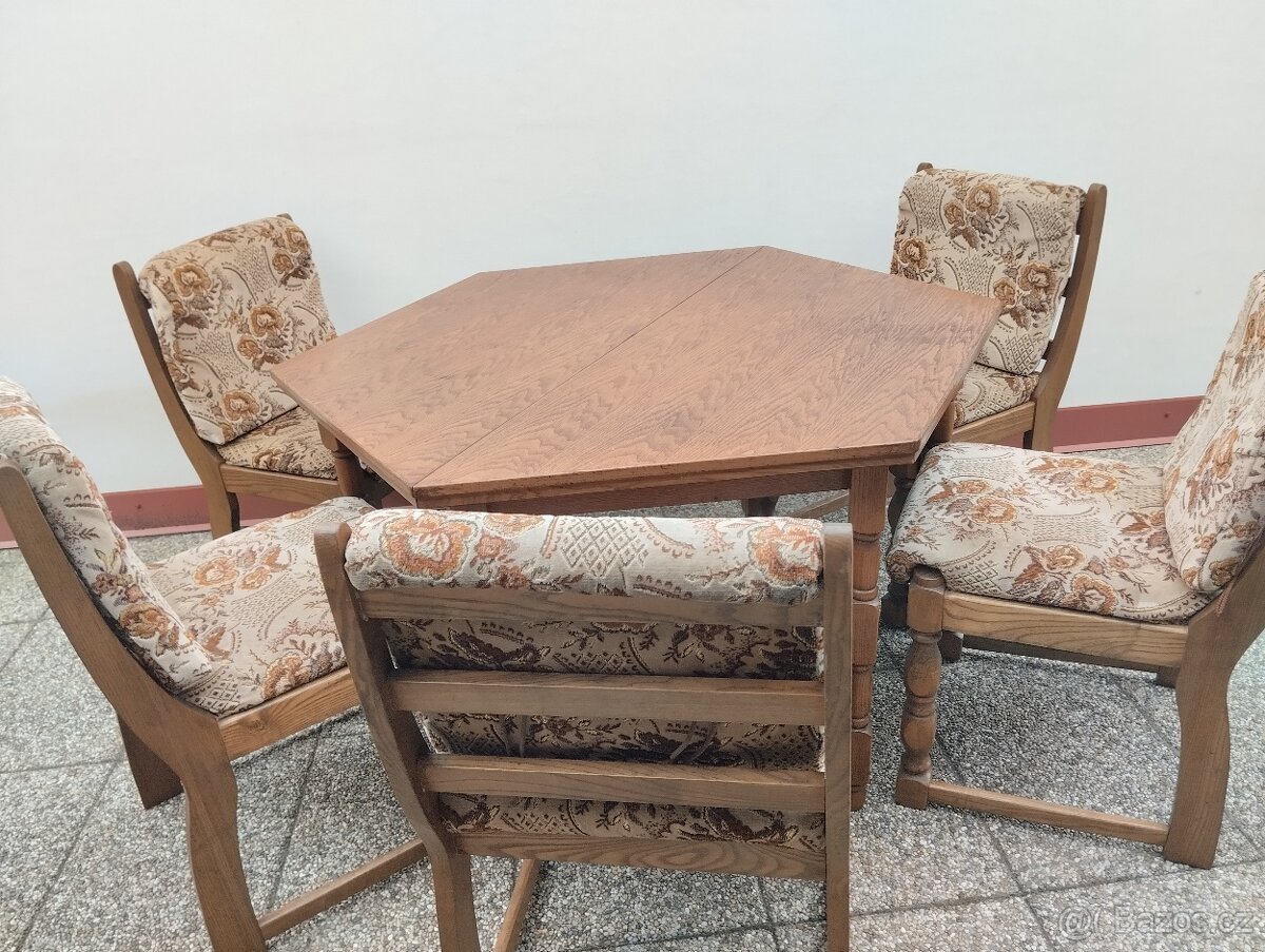 Jídelní set, rozkládací stůl a 5 židlí, nábytek z masívu