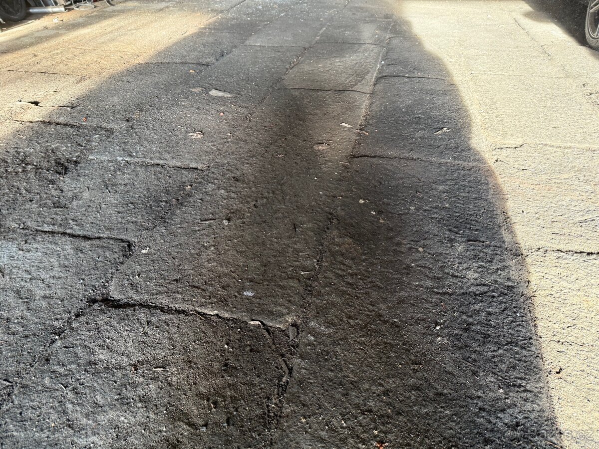Staré žulové desky - 120 m2