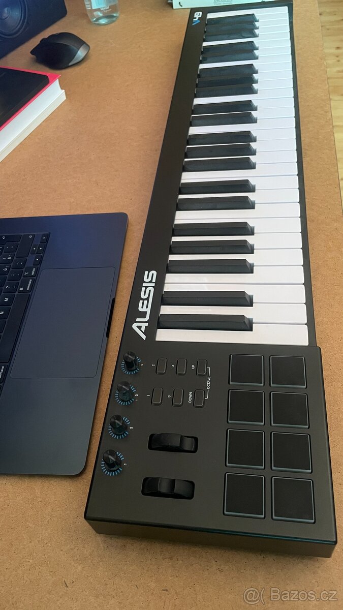 Alesis v49