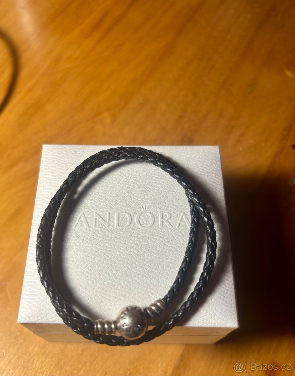 Náramek Pandora černý, kožený, D2
