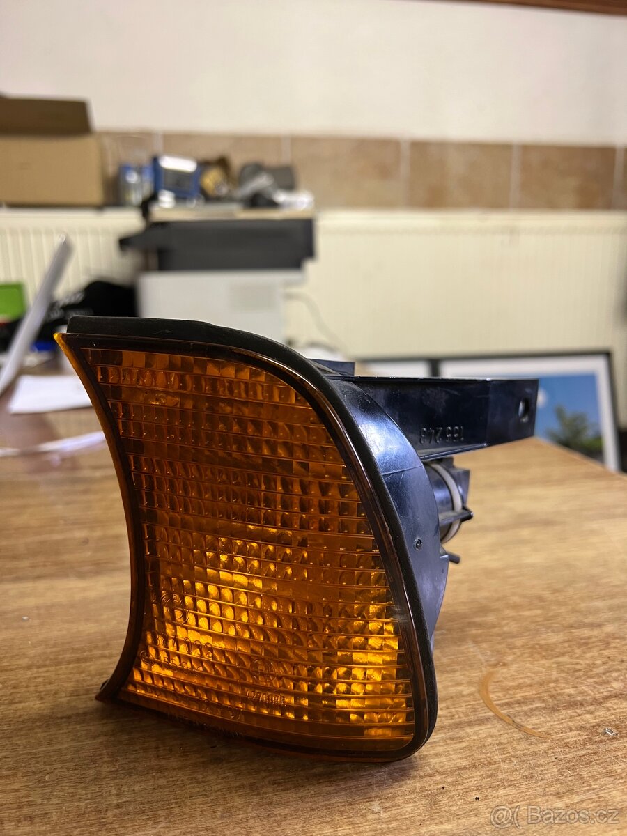 Levý přední blikač bmw e34