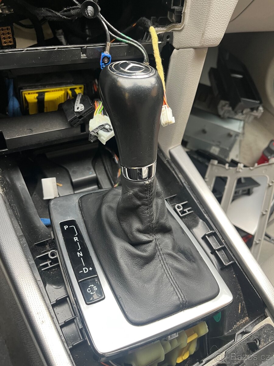 Řadící páka s manžetou a panelem Mercedes W212