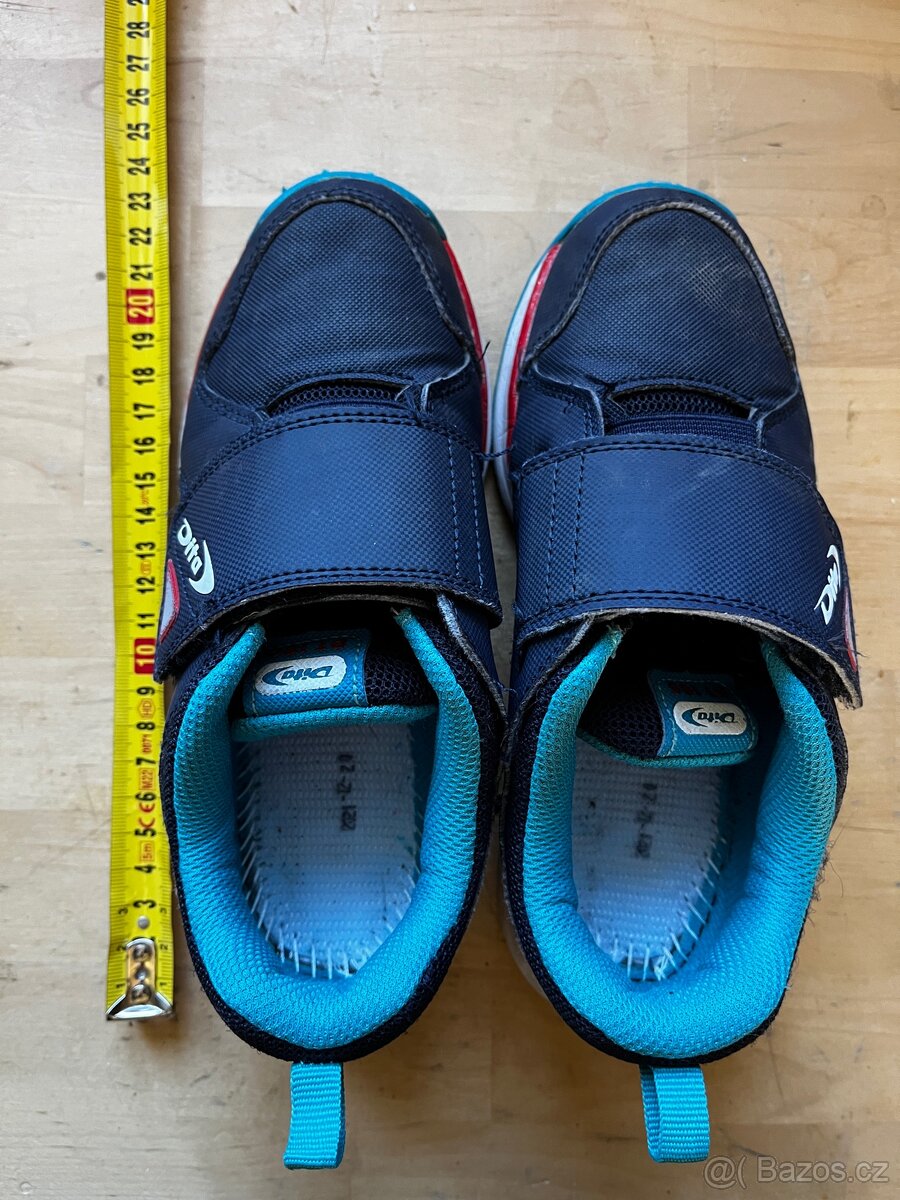 Sportovní boty 32