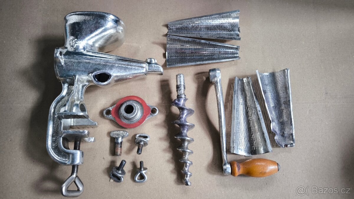 Starý lis na ovoce Kovosmalt Filakovo