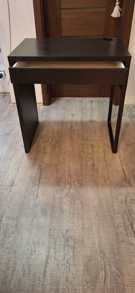 Psací stůl Micke, černohnědý 73x50cm