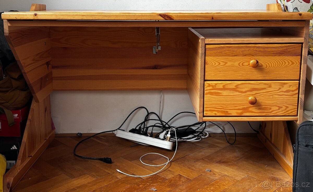 Psací stůl Strakoš