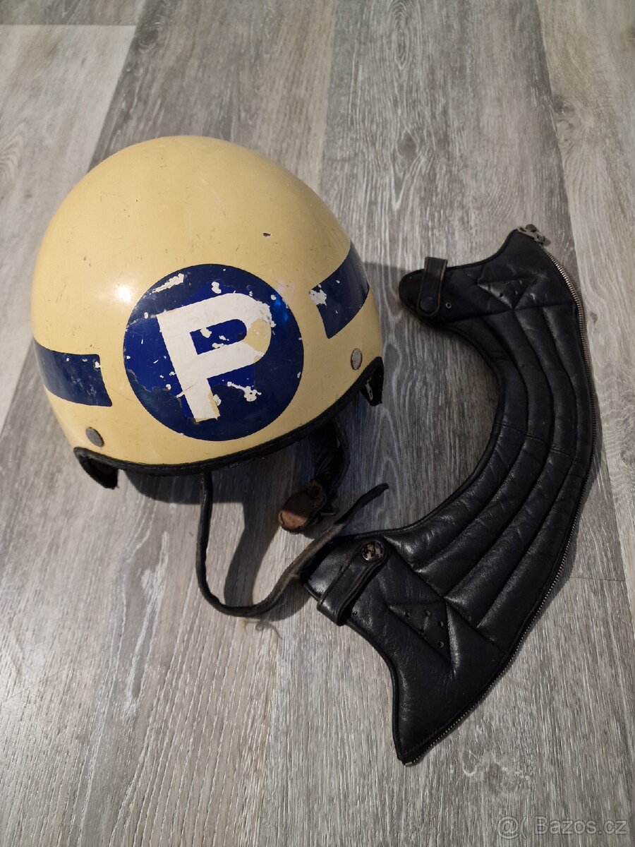 Moto přilba, helma, Regulovčík, veterán -kokoska