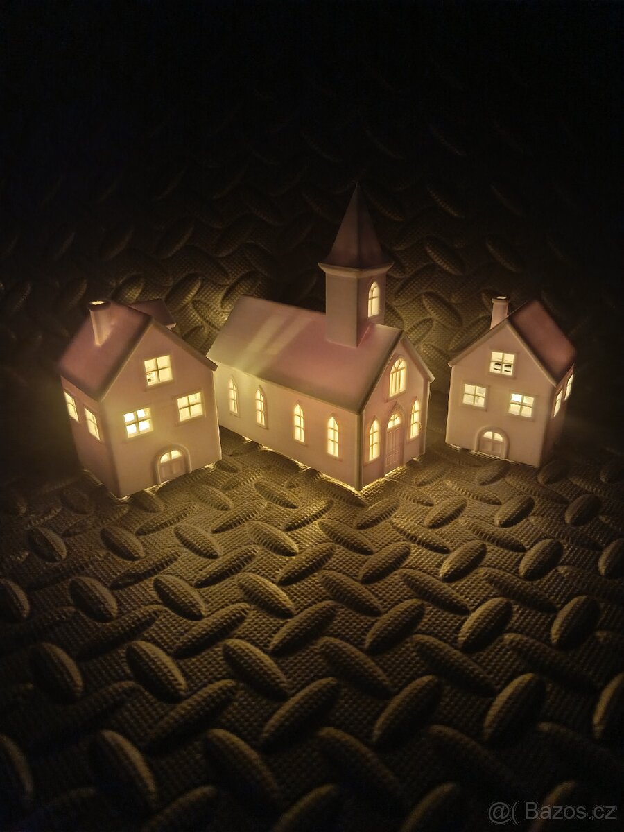 Vánoční svítící dekorace. Vánoční vesnice 7, 8, 13 cm.