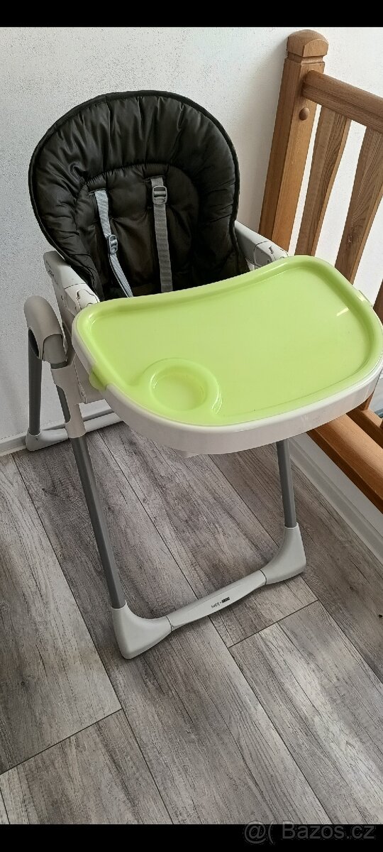 Polohovatelná jídelní židlička