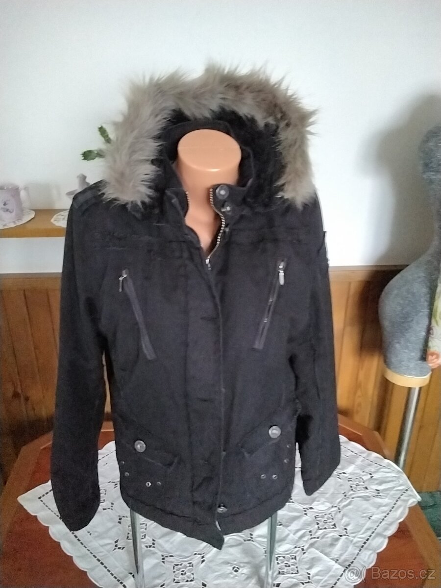 Černá zimní bunda
