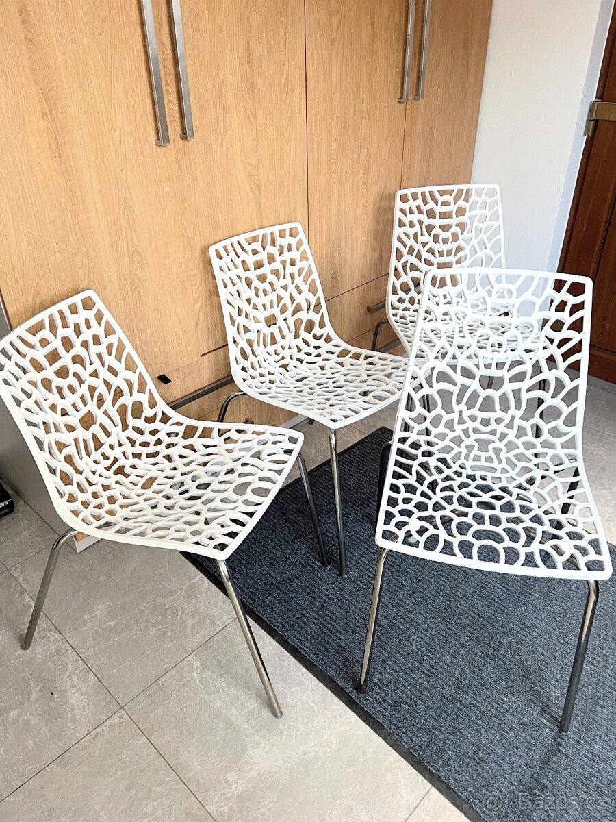 Set 4x bílá designová jídelní židle - plast/kov
