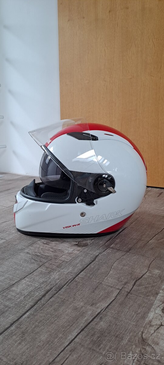 Helma na motorku Shark