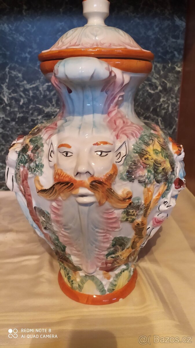 Porcelánová dóza s poklopom