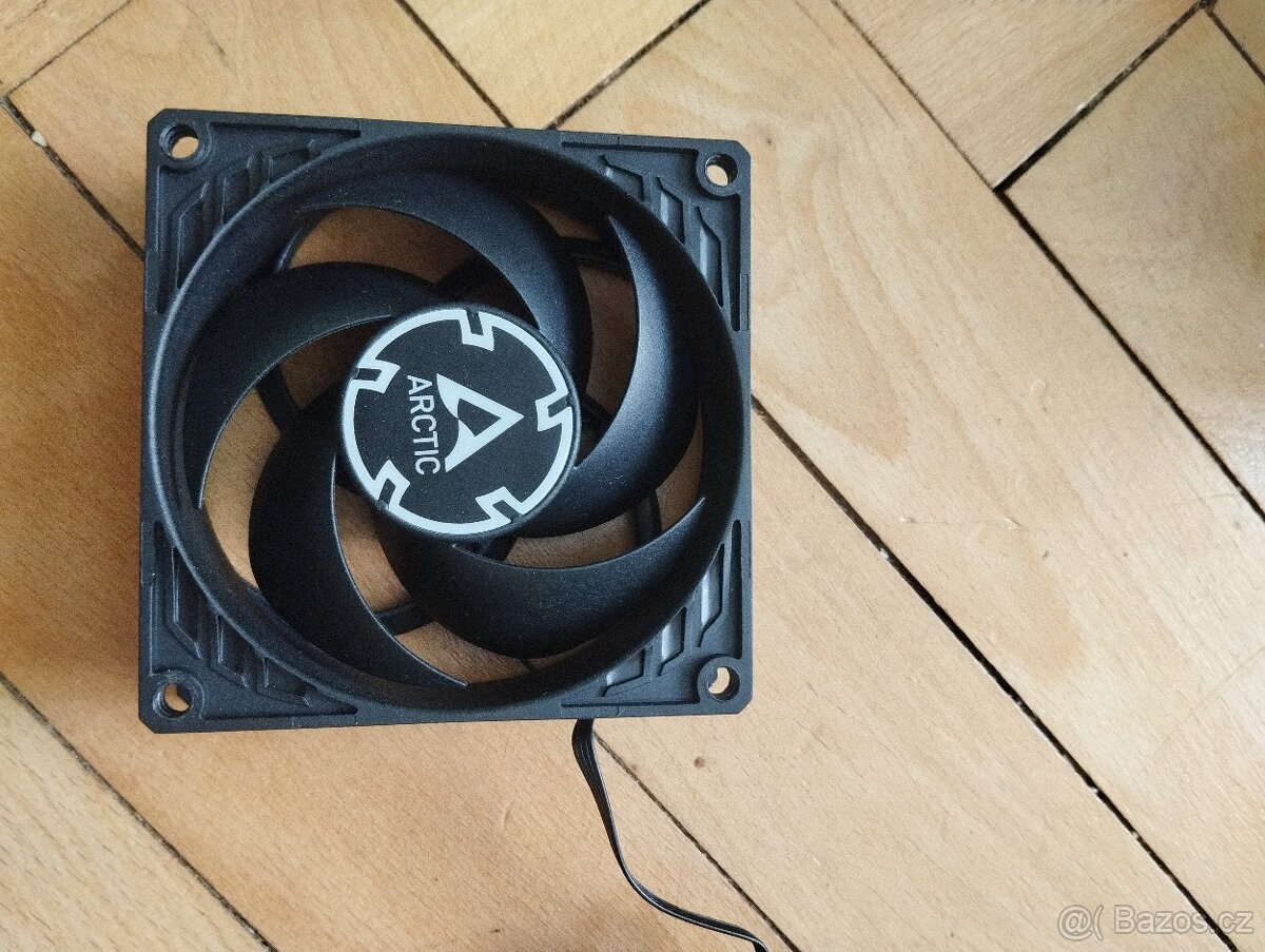 Ventilátor 80 mm ARCTIC P8 PWM PST