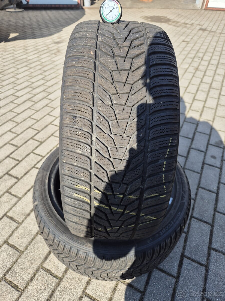 148. 2 kusy zimních pneumatik Hankook 245/40/19