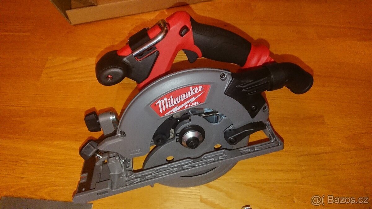 Milwaukee aku okružní pila M18 CCS55