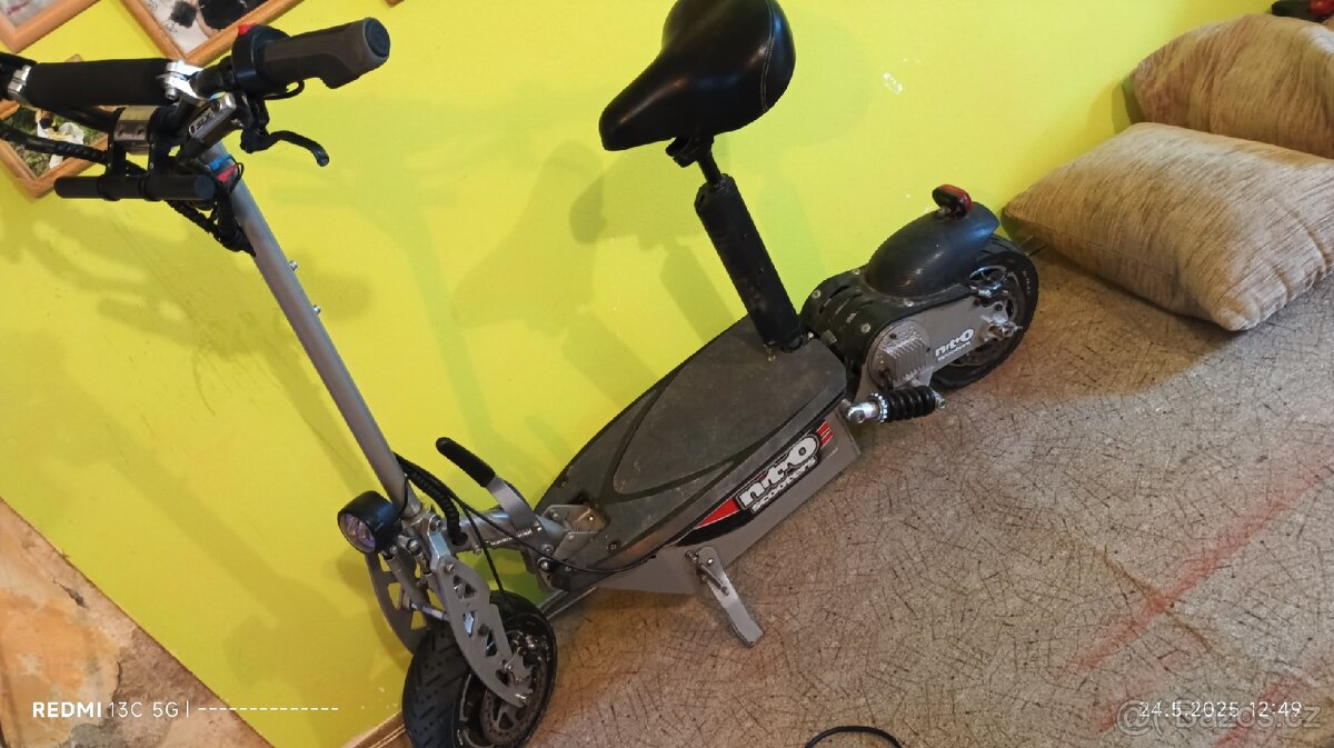 2x koloběžka nitro scooter,4x Baterie,1x Nabíječka