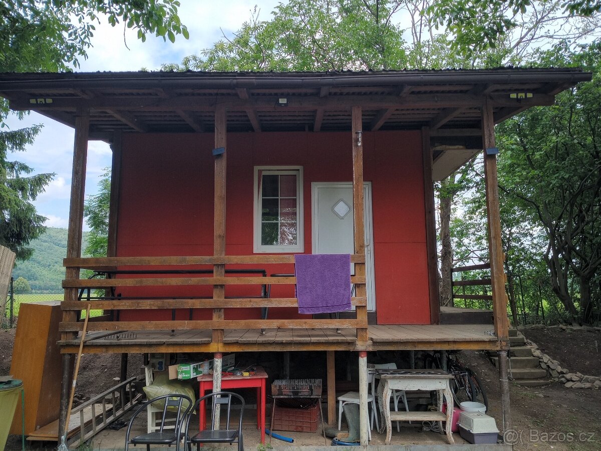 Pronájem chaty a zahrady v Černošicích hned u berounky