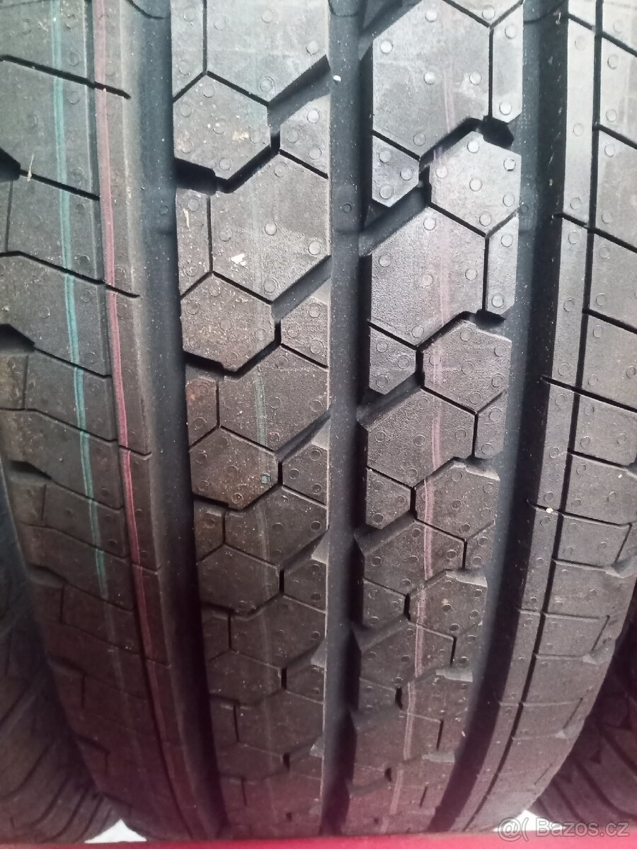 195/75R16 C 110/108 R Matador