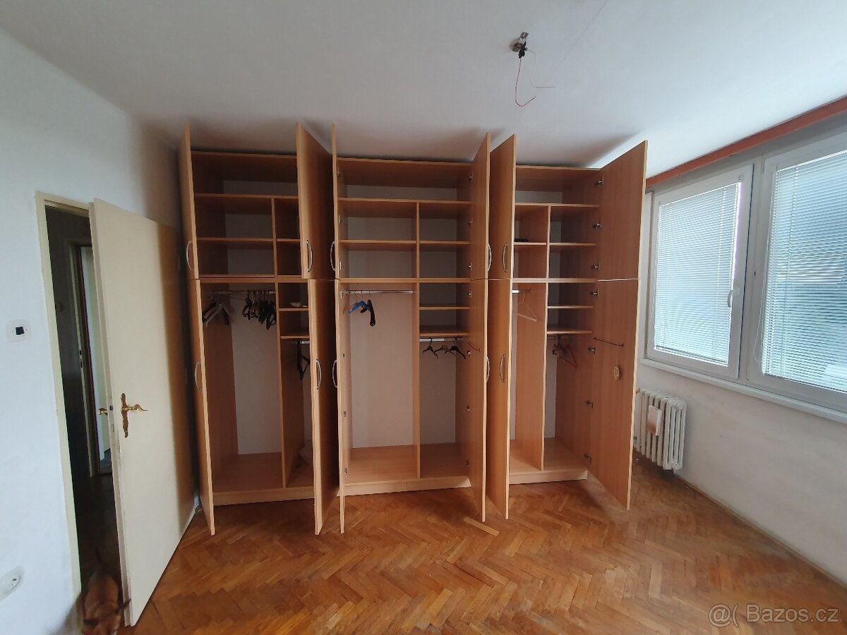 Prodám tři elegantní skříně – ideální úložný prostor
