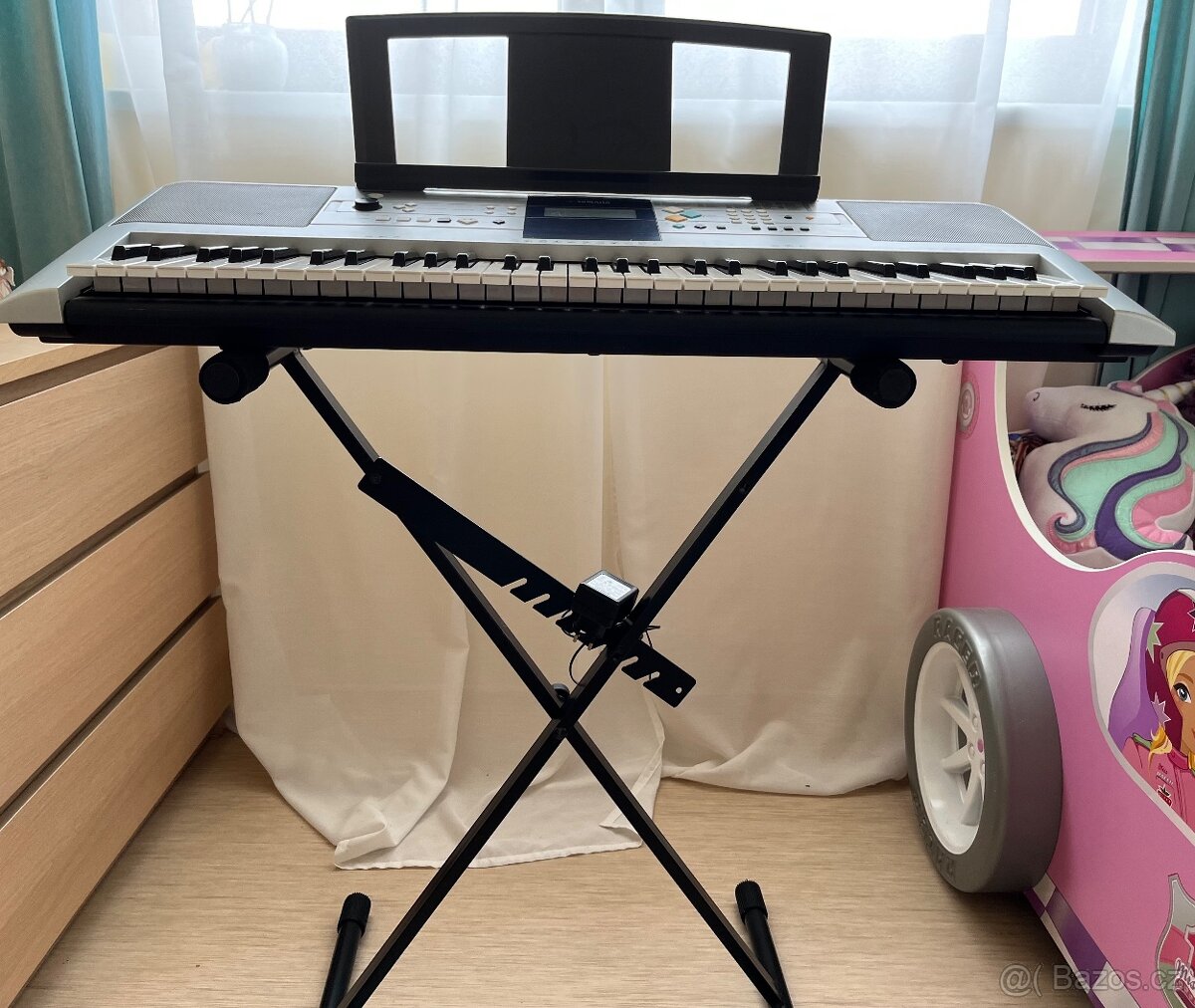 Yamaha PSR E323 se stojanem Warwick