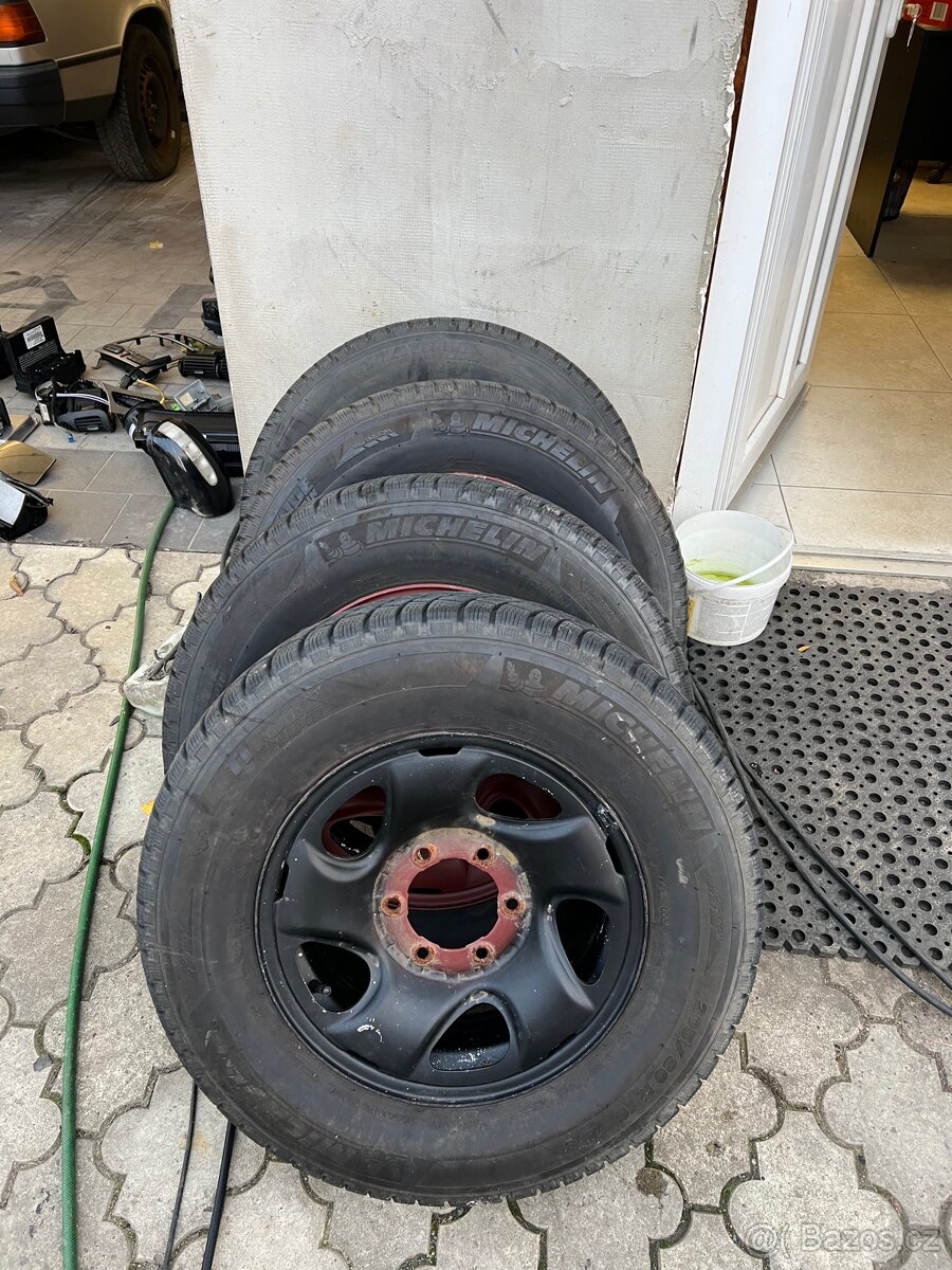 Plechové disky 6x139 se zimnimi 205/80/ r16