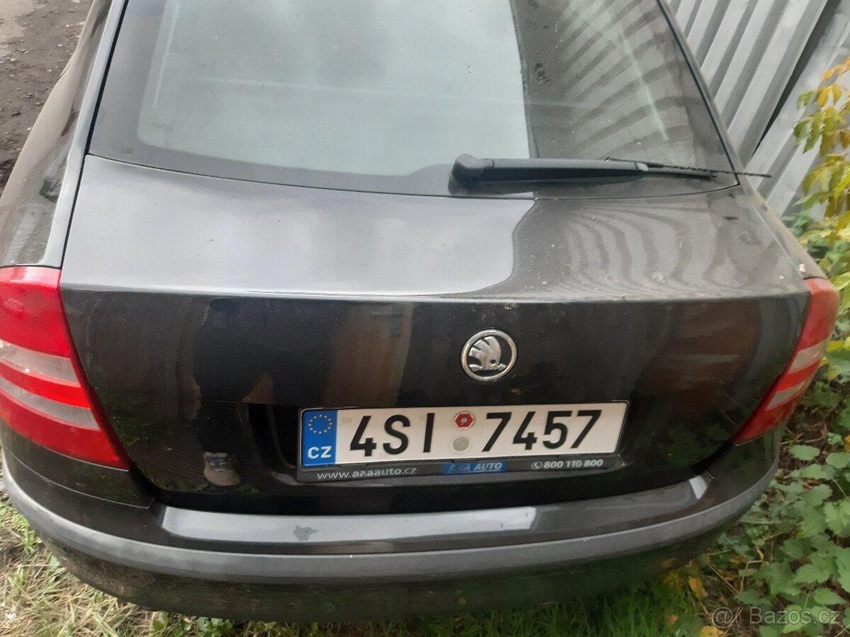 Prodám bouranou Škoda Octavia 2 jen komplet