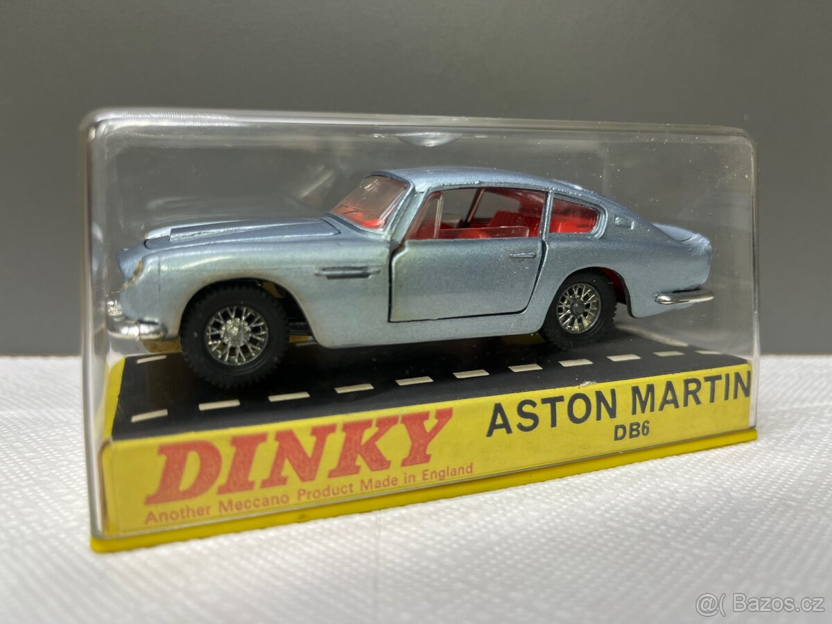 Dinky toys Aston Martin DB6