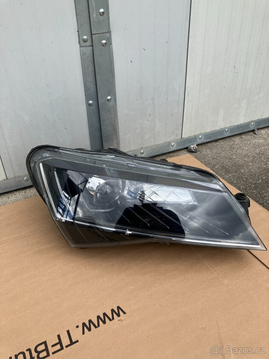 xenon xenon svetlo skoda superb iii 3 pravy B