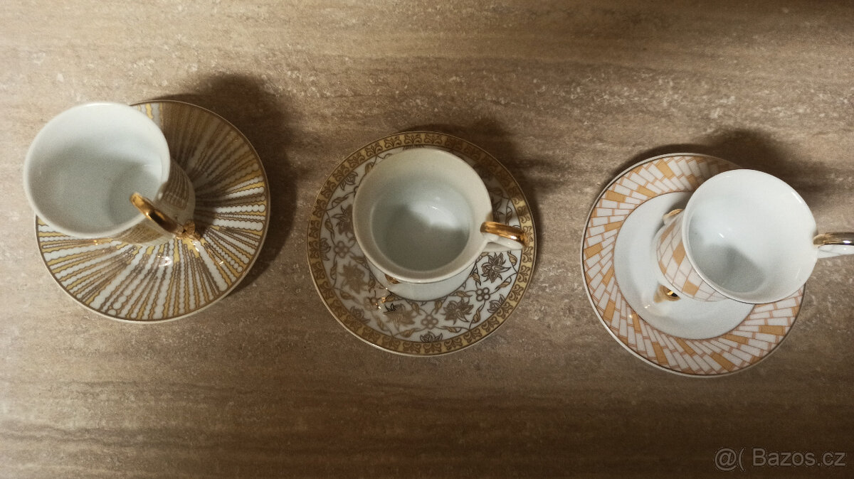 Malé šálky s podšálky na kávu - 3 kusy