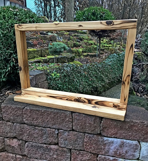 Stařené dřevěné zrcadlo s poličkou 90x60