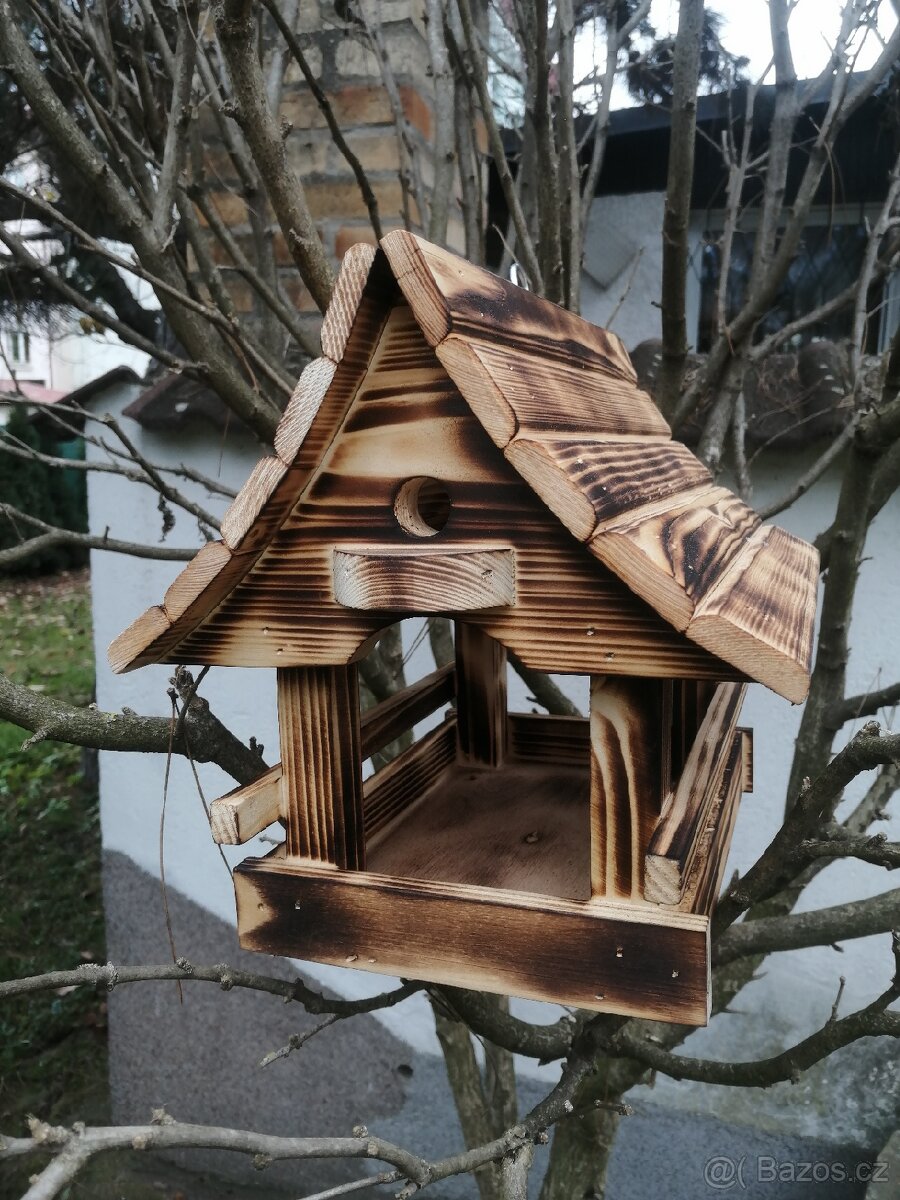 Krmítko designove pro ptaky masivní dřevo