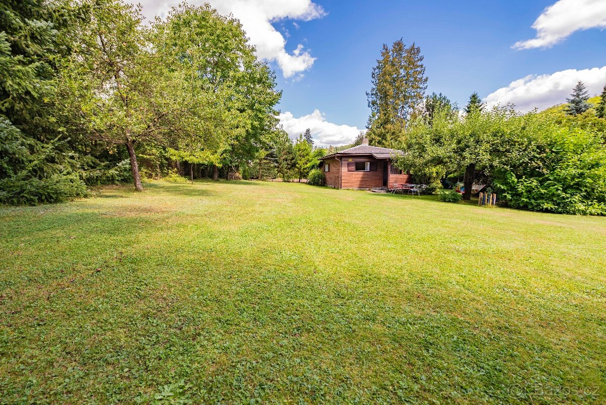 Chata k pronájmu u řeky Sázavy 30 minut z Prahy