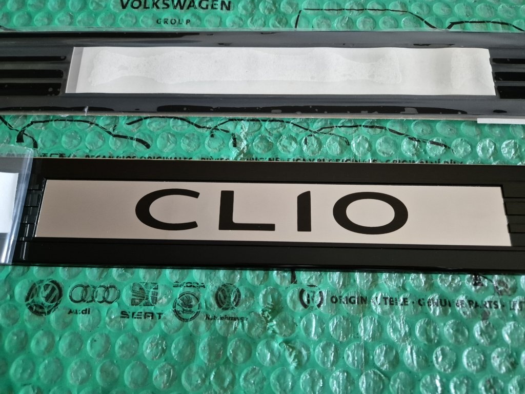 dekorativní ozdobné a ochranné lišty prahu Renault Clio 4 82