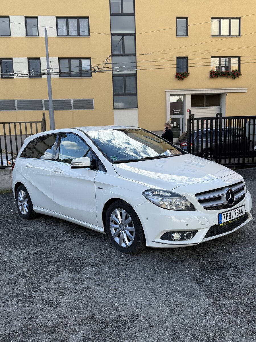 Mercedes-Benz B180 CDI • Automat • 2014 • 80 kW • Zachovalý 