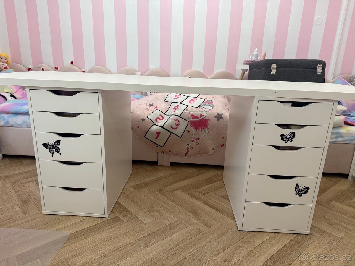 Psaci stul a šupliky Ikea