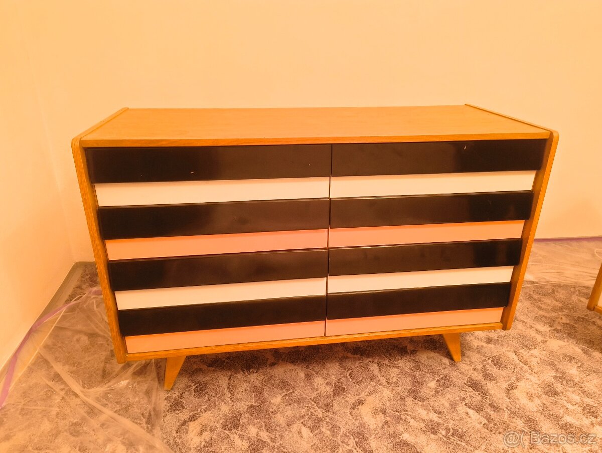 Skříňka v bruselském stylu s šuplíky