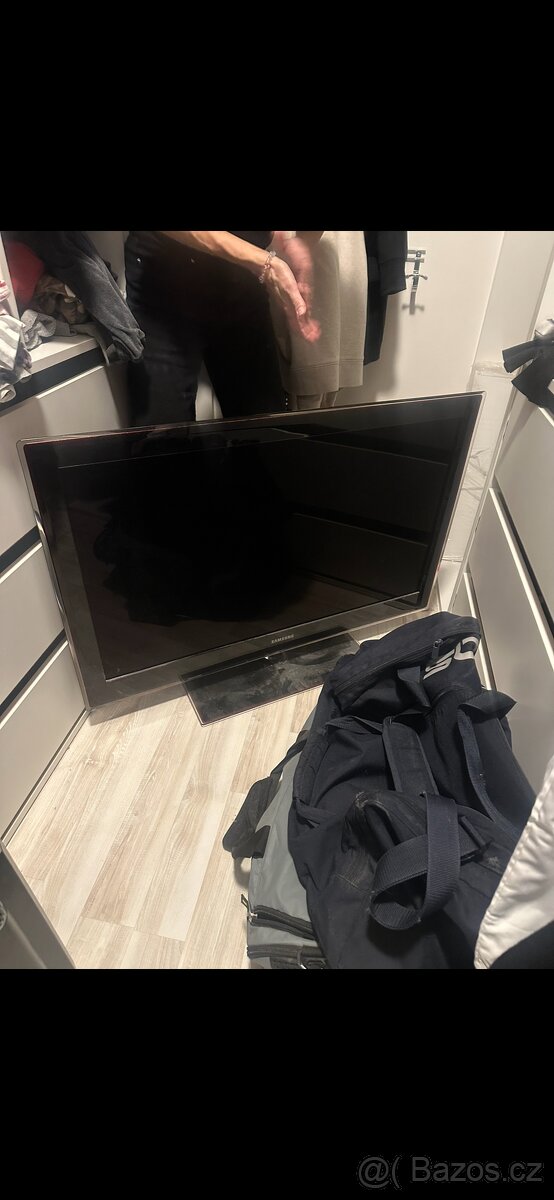 Prodam televizi Samsung 82cm