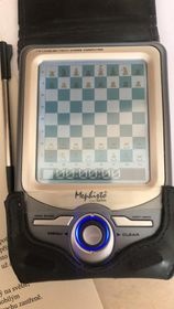 Šachový počítač  Mephisto Maestro s pouzdrem  / šachy/