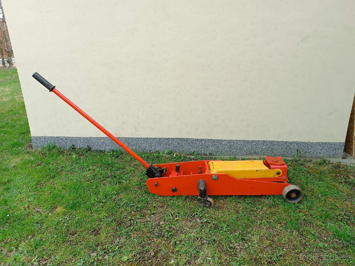 Hydraulický zvedák